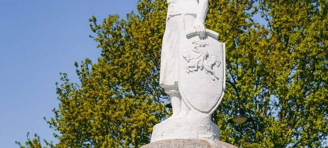 Laisvės (buvusi Turgaus) aikštė ir paminklas